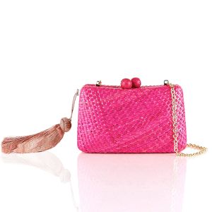Плетена розова чанта с висулки