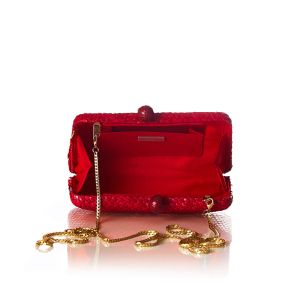 Плетена червена чанта с висулки