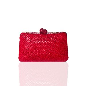 Плетена червена чанта с висулки